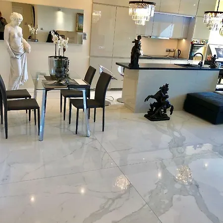 Luxury In City Centre Unique * 华沙
